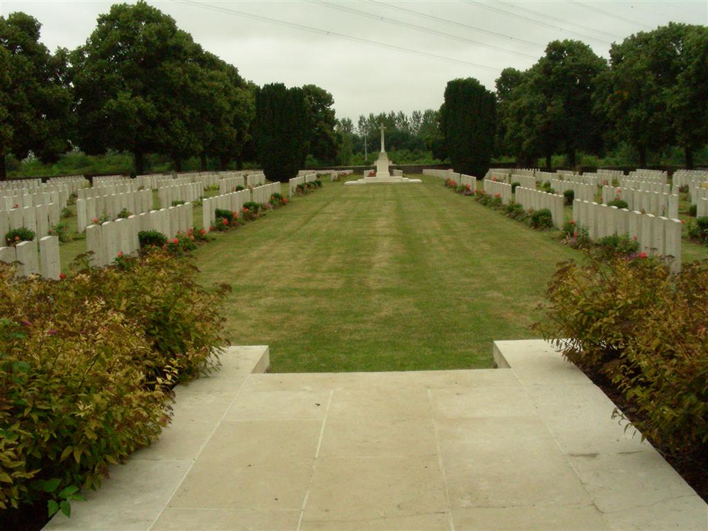 Browns Copse Cemetery in Roeux, France (2304 KB) Photo from FindAGrave; Added by: International Wargraves Photography Project, 6/02/2010 (Click on Picture to View Full Size) picture