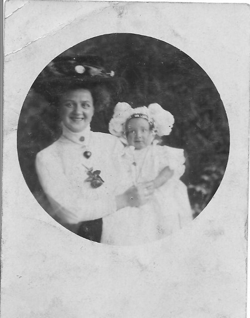 Elsie Maud Dowse with her daughter, Ivy, in Westport (948 KB) Abt December 1909 margw37 originally shared this on 05 May 2011 'Wow ! What a Hat. Ivy age about 9 months taken with her Mother Elsie Maud Dowse.' (Click on Picture to View Full Size) picture