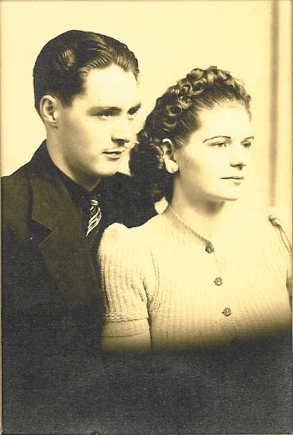 Willard and Mae Graber (783 KB) Abt 1941 Photo from FindAGrave; Added by: William, 8/05/2007 'Photo of Mae and her second husband, Willard Graber. This photo was provided by Shirley (Bonner) Hayes.' (Click on Picture to View Full Size) picture