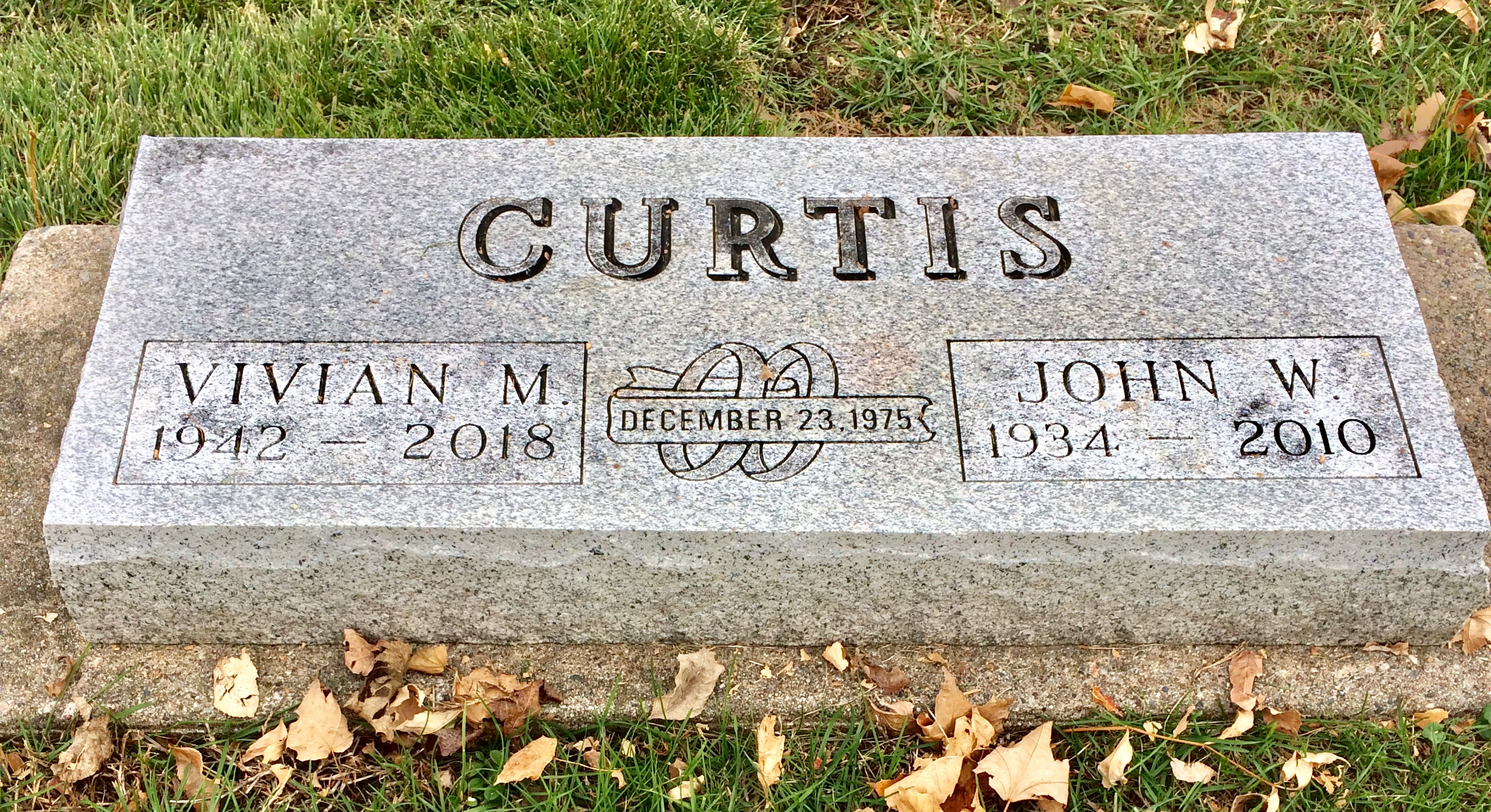 Vivian and John Curtis gravestone in Murdoch-Linwood Cemetery (9567 KB) Photo from FindAGrave; Added by retired dave (#49091193) on 29 Oct 2018. (Click on Picture to View Full Size) picture