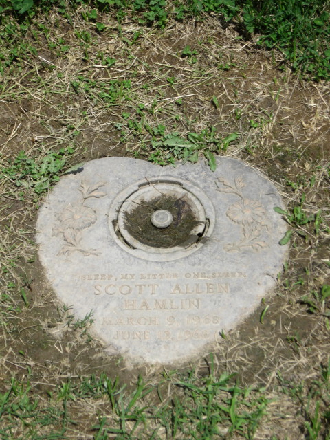 Scott Allen Hamlin gravestone in Pleasant Grove Memorial Park in Murphysboro, Illinois (900 KB) Photo from FindAGrave; Added by Paul Hoyt on 30 May 2016 (Click on Picture to View Full Size) picture