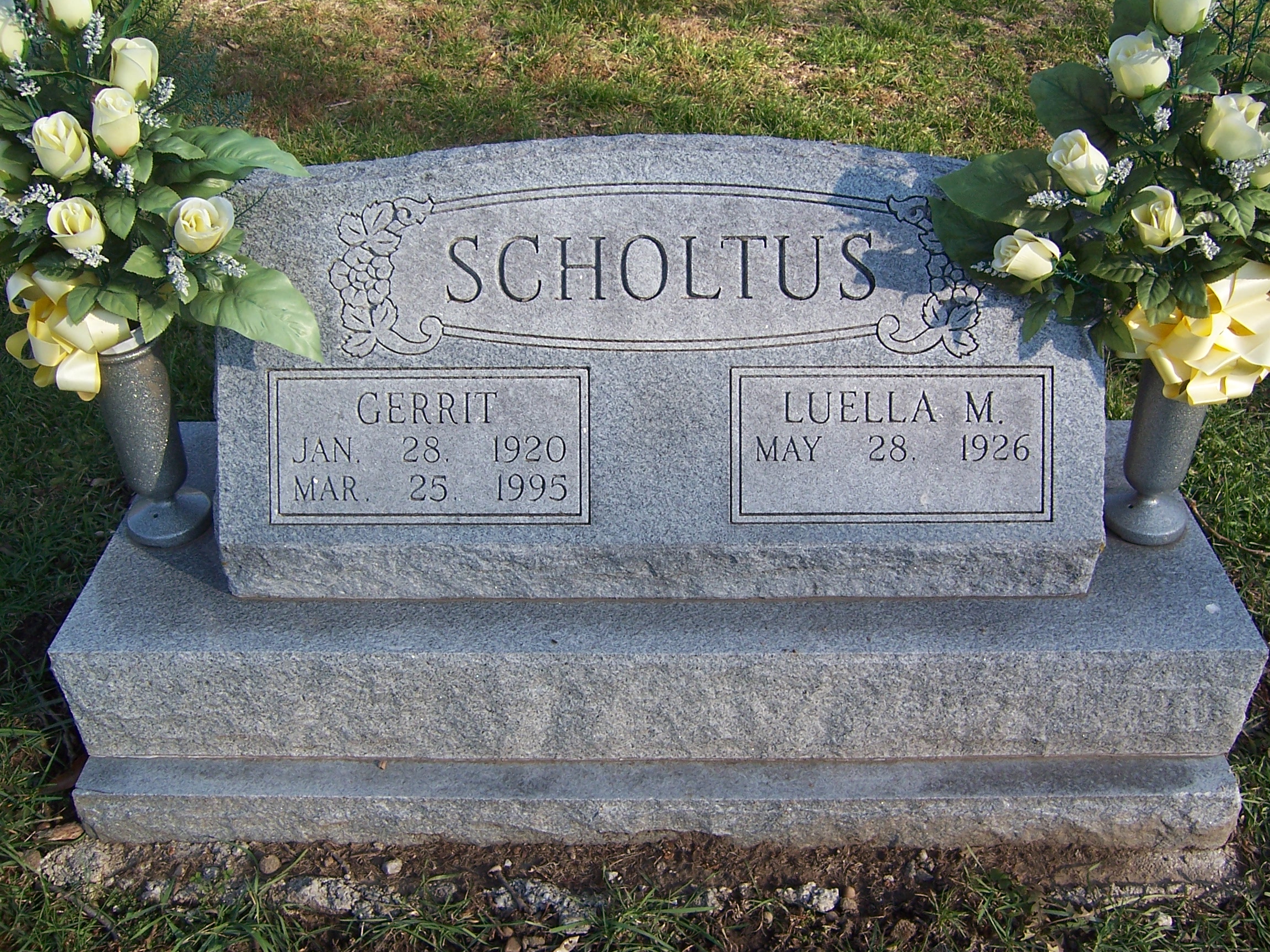 Gerrit and Luella Scholtus gravestone in Oakview Cemetery in Albia, Iowa (11664 KB) Photo from FindAGrave; Added by: karen ahn, 11/28/2012 (Click on Picture to View Full Size) picture