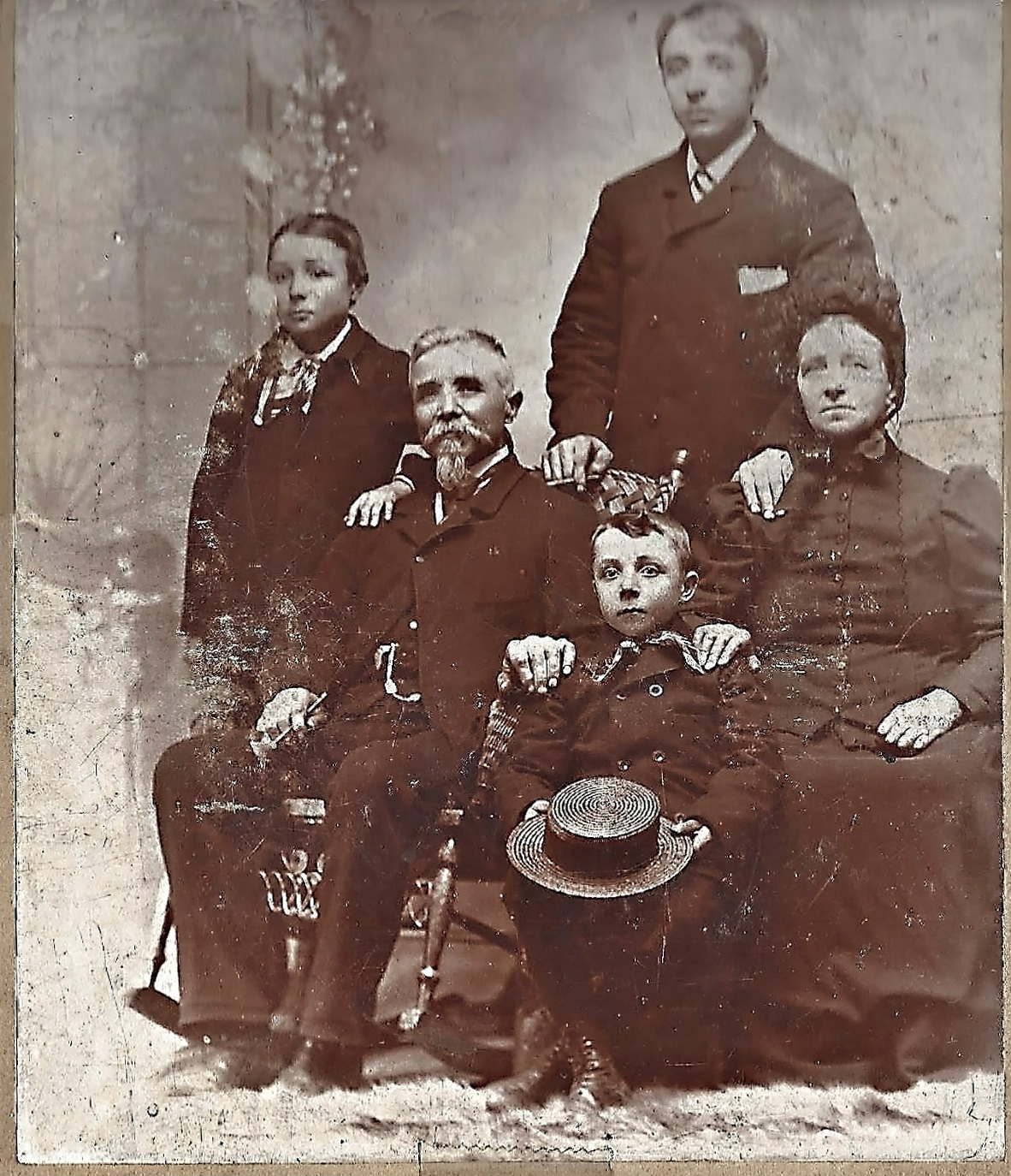 Heirendt family portrait (4766 KB) Abt 1891 Nicholas Heirendt Sr. and his wife, Mary (Lesch) Heirendt, with their children: Peter (the eldest), William (next oldest), and Nicholas (the youngest). Photo courtesy of Jaime Compton. (Click on Picture to View Full Size) picture