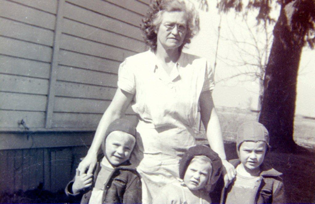 Maude Hayes with grandchildren Darrell, Carla, and Claud (1992 KB) Abt 1945 Photo courtesy of Tina Brannan. (Click on Picture to View Full Size) picture