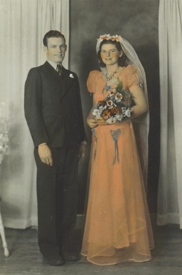 Larry and Mae Laymond (589 KB) 1941 Photo from FindAGrave; Added by: William, 8/05/2007 'Photo of Mae with her first husband, Larry Laymond. This photo was provided by Shirley (Bonner) Hayes.' (Click on Picture to View Full Size) picture