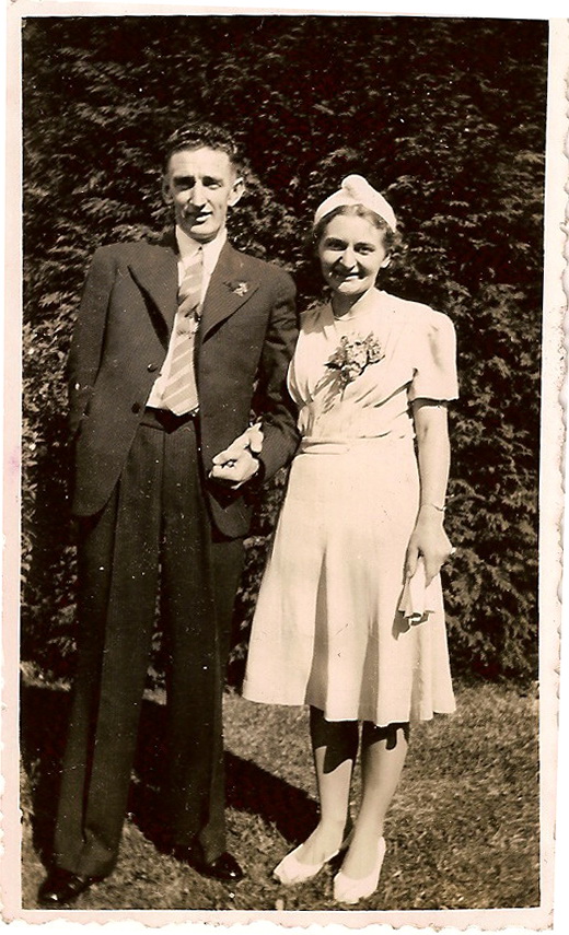 Bill and Bebe on their wedding day in Westport, NZ (1302 KB) 25 October 1941 margw37 originally shared this on 06 Sep 2008 (Click on Picture to View Full Size) picture