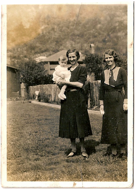 Ivy Dowse Milligan with baby Mary and mother-in-law Mary Simpson Milligan (884 KB) 1935 margw37 originally shared this on 03 Sep 2008 'Waimangaroa, Westport. Mary Simpson with Ivy Elsie Dowse -Daughter in law, and Grand daughter Mary' (Click on Picture to View Full Size) picture