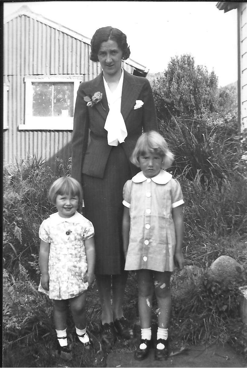 Ivy with her two daughters in Waimangaroa, New Zealand (2838 KB) Abt December 1939 margw37 originally shared this on 20 Nov 2015 'Mum Ivy,Margaret and Mary Milligan, Approx Dec 1939 or Jan 1940, Waimangaroa, I would have been about 2.5 yrs old and Mary 5 yrs' (Click on Picture to View Full Size) picture