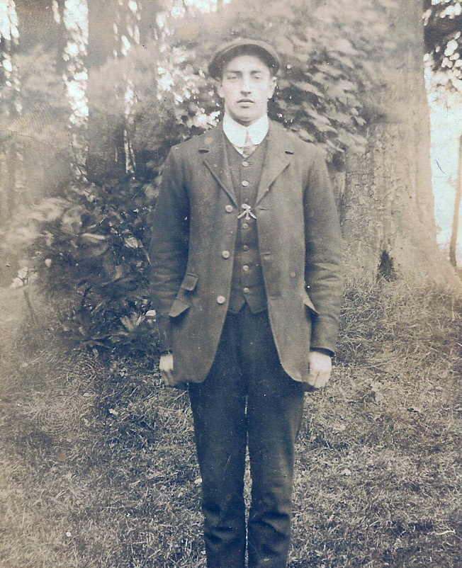Hugh Milligan in the woods in Dreghorn, Ayrshire (1531 KB) Abt 1908 margw37 originally shared this on 27 Aug 2008 'Probably taken while out walking my Gran Mary Age about 20. He looks very smart for a Coal Miner.' (Click on Picture to View Full Size) picture