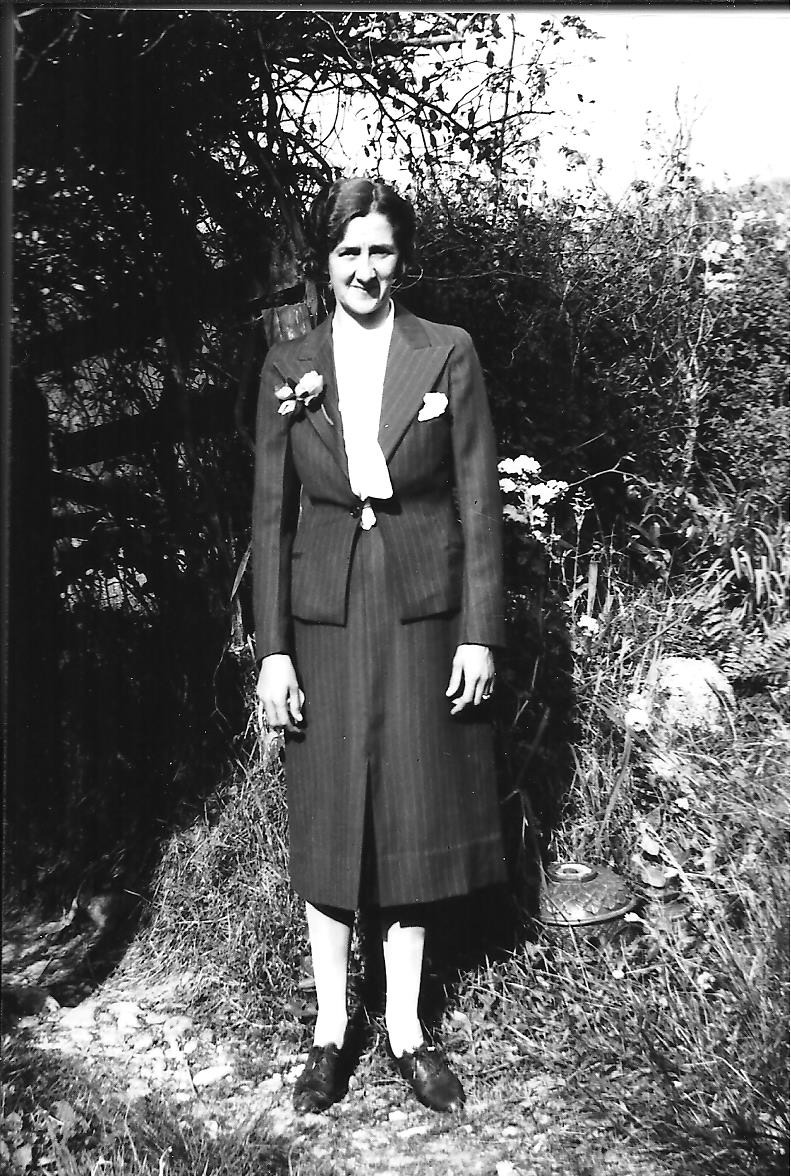 Ivy Elsie (Dowse) Milligan in Waimangaroa, New Zealand (2735 KB) Abt December 1939 margw37 originally shared this on 20 Nov 2015 'All dressed up for something special, and we do not know what.' (Click on Picture to View Full Size) picture