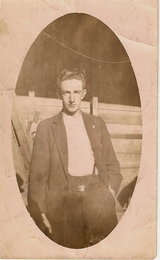 Bill Milligan (1914 –1979) (1402 KB) Abt 1930 margw37 originally shared this on 27 Aug 2008 'This is a photo of my father known as Bill. He was a coal miner from the age of about 22 yrs' (Actually, he was a coal miner at age 12.) (Click on Picture to View Full Size) picture
