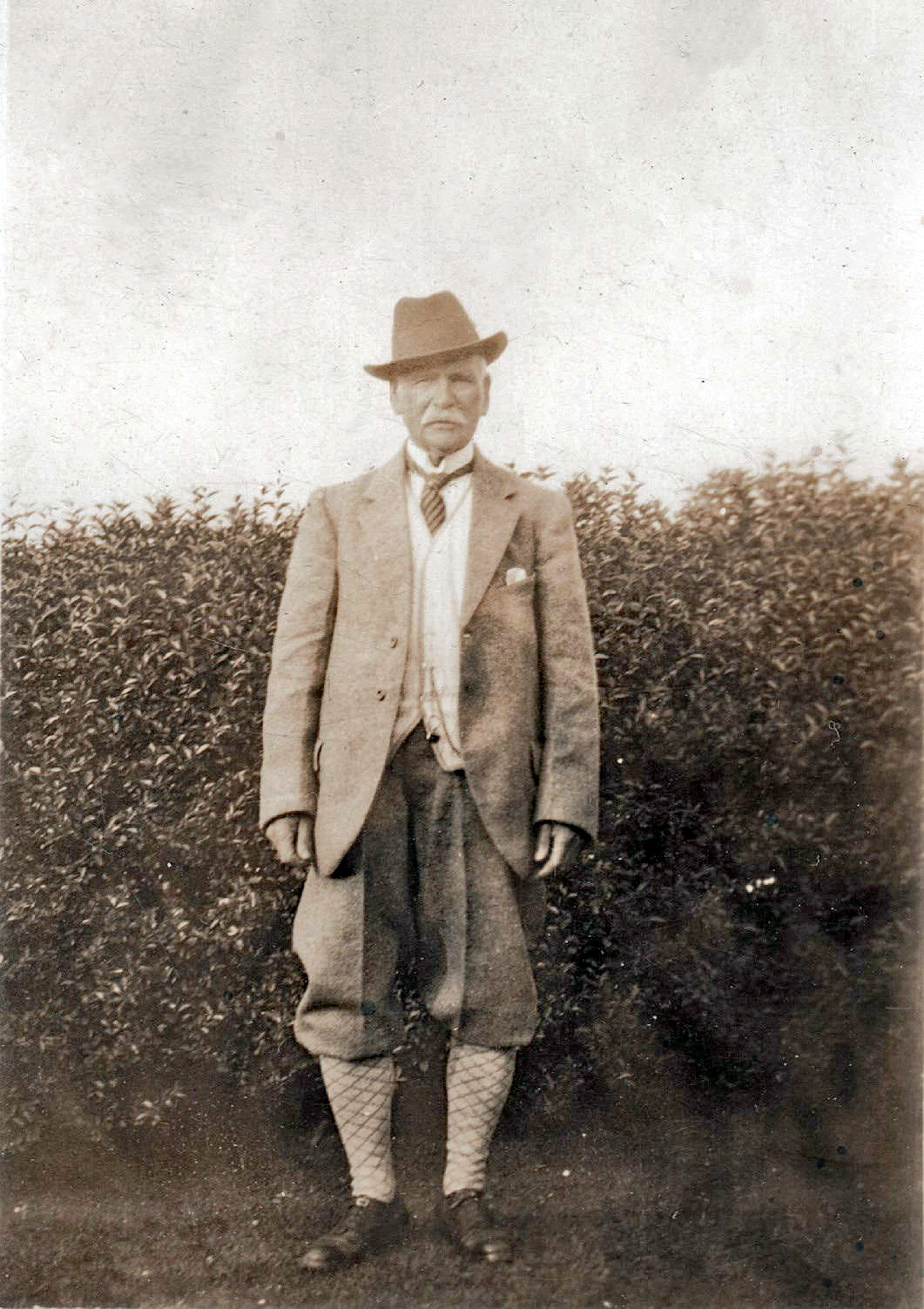 Robert Smith b. 1849 in Old Monkland (4676 KB) 14 August 1926 Photo courtesy of Dena Ringen (slight enhancements by kmh). (Click on Picture to View Full Size) picture