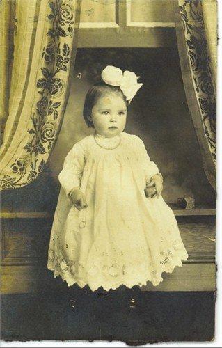 Maude Laura Stinnette (b. 1893) (471 KB) Abt 1896 Photo courtesy of Tina Brannan. (Click on Picture to View Full Size) picture