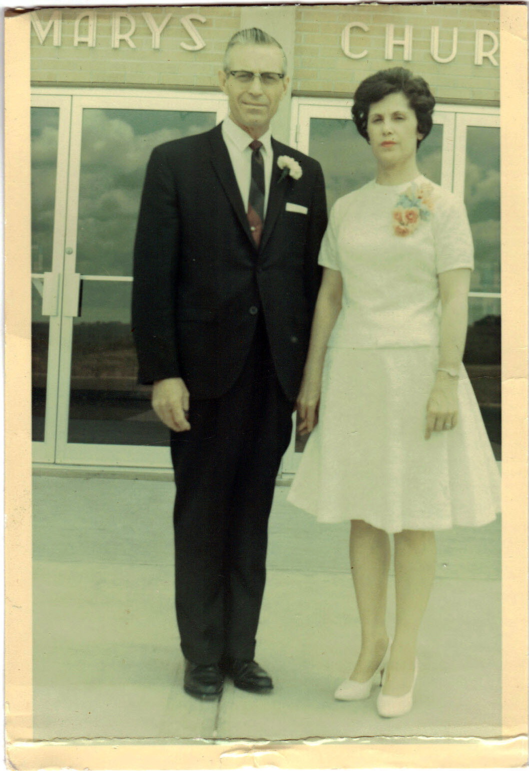Lowell and Jennie White on their 25th Anniversary (4770 KB) June 1967 Photo originally submitted by whiteaustintx to the Sorenson Family Tree on 09 May 2012; slightly edited for better contrast and color by KMH. (Click on Picture to View Full Size) picture