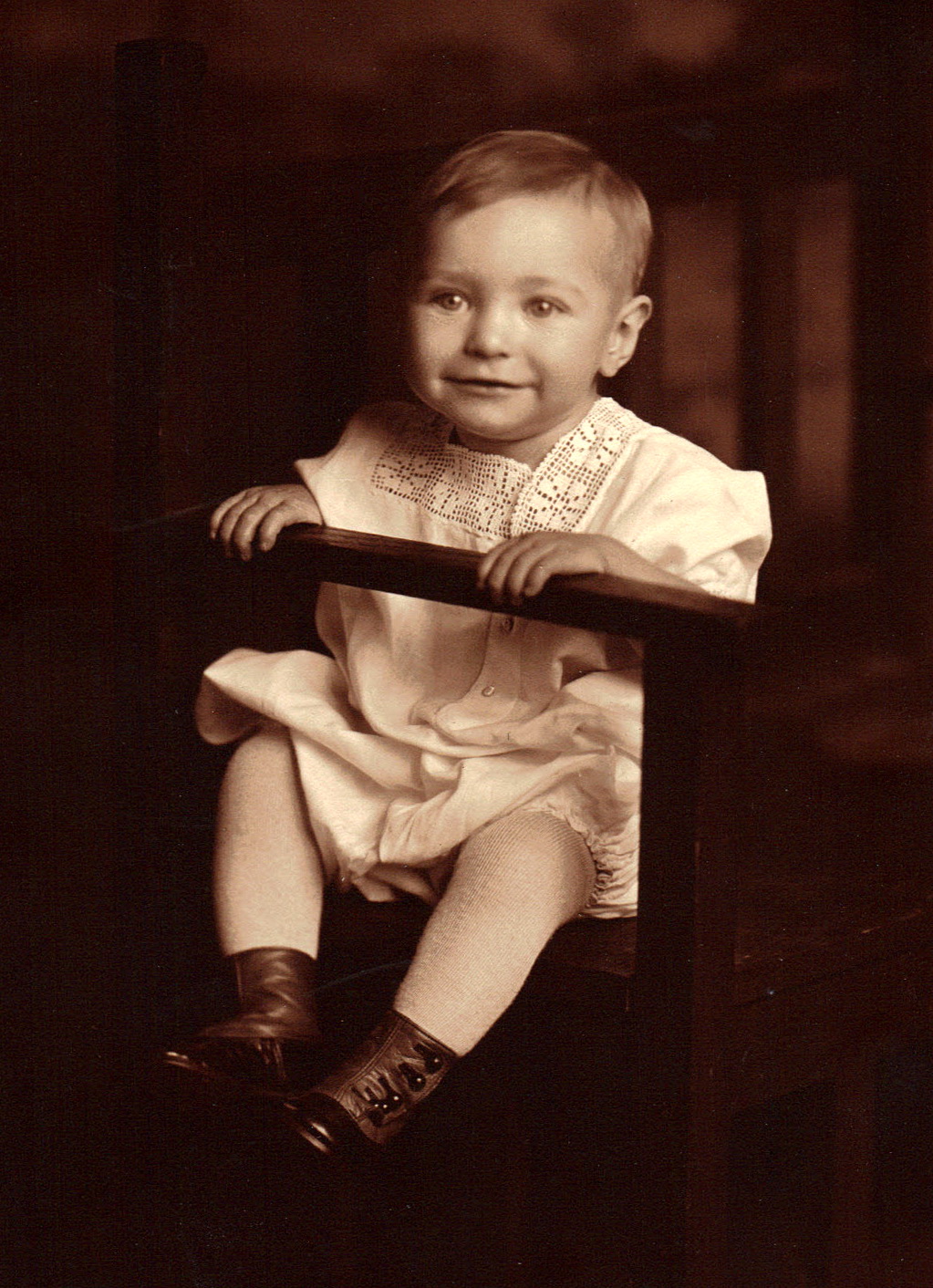 Lowell White, Jr. (4244 KB) Abt 1920 Photo originally submitted by whiteaustintx to the Sorenson Family Tree on 04 May 2012; cropped and slightly edited for better contrast and color by KMH. (Click on Picture to View Full Size) picture